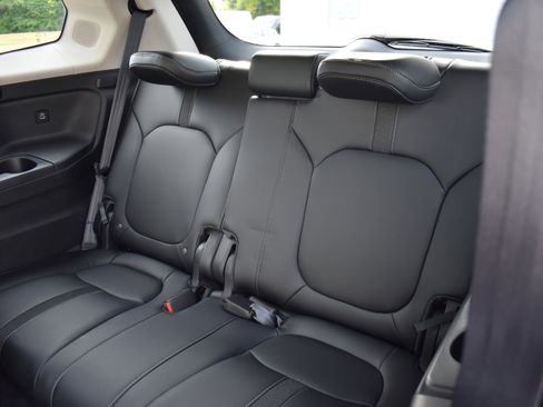 Certified 2023 Honda Pilot Touring image 29