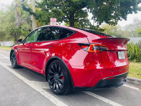Used 2023 Tesla Model Y Performance image 3