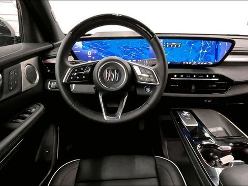 Used 2025 Buick Enclave Avenir w/ Super Cruise Package image 6