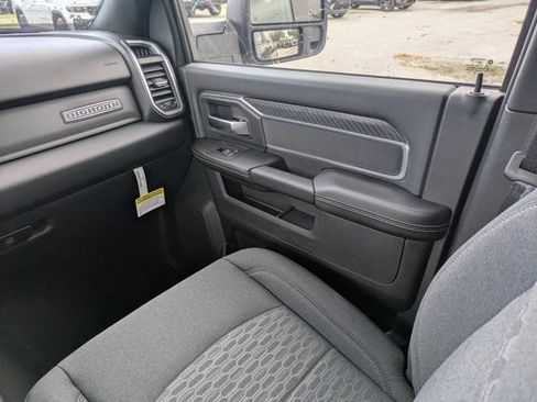 New 2026 RAM 2500 Big Horn AWD/4WD image 17