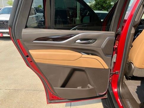 Used 2021 Cadillac Escalade Premium Luxury w/ LPO, Illumination Package AWD/4WD image 23