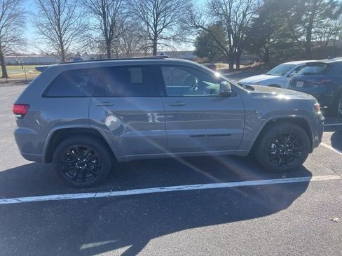 Used 2020 Jeep Grand Cherokee Altitude image 4