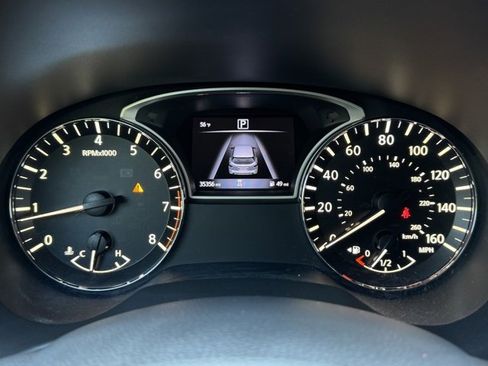 Used 2018 Nissan Pathfinder SV image 11