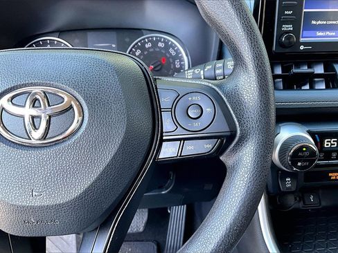 Used 2022 Toyota RAV4 XLE image 11