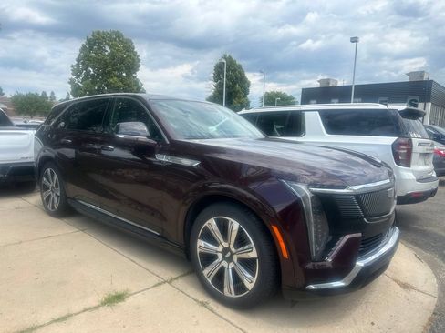Used 2025 Cadillac Escalade IQ Luxury 2 w/ LPO, Premium Carpet Package AWD/4WD image 3