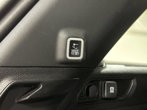 Used 2025 Jeep Grand Cherokee Altitude AWD/4WD image 28