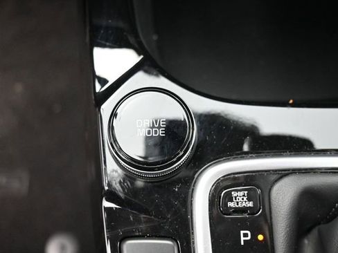 Used 2025 Kia Seltos S image 32