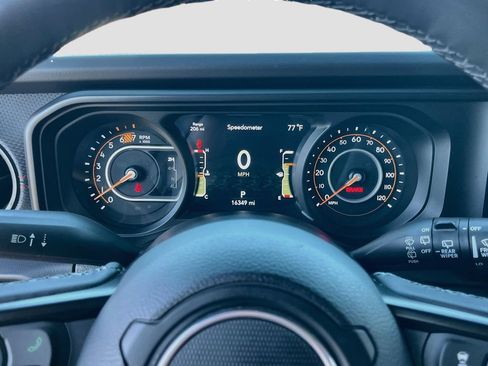 Certified 2025 Jeep Wrangler Unlimited Rubicon w/ Safety Group AWD/4WD image 12