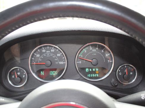 Used 2012 Jeep Wrangler Unlimited Sahara w/ Connectivity Group AWD/4WD image 14