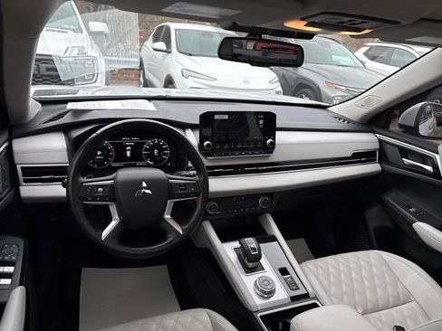 Used 2024 Mitsubishi Outlander SEL image 11