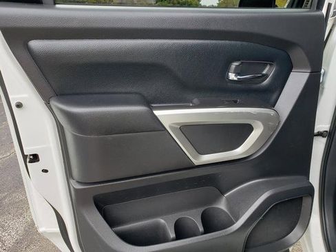 Used 2022 Nissan Titan SV image 12