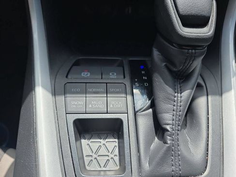 Used 2025 Toyota RAV4 XLE AWD/4WD image 25