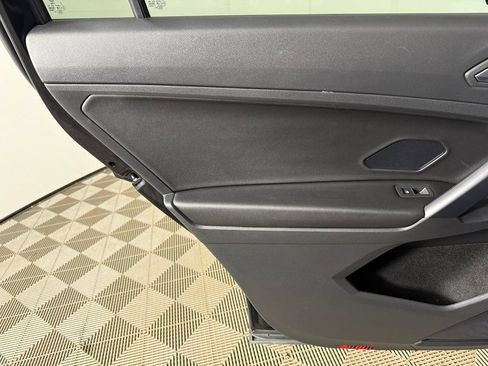 Used 2021 Volkswagen Tiguan SE w/ Panoramic Sunroof Package AWD/4WD image 23