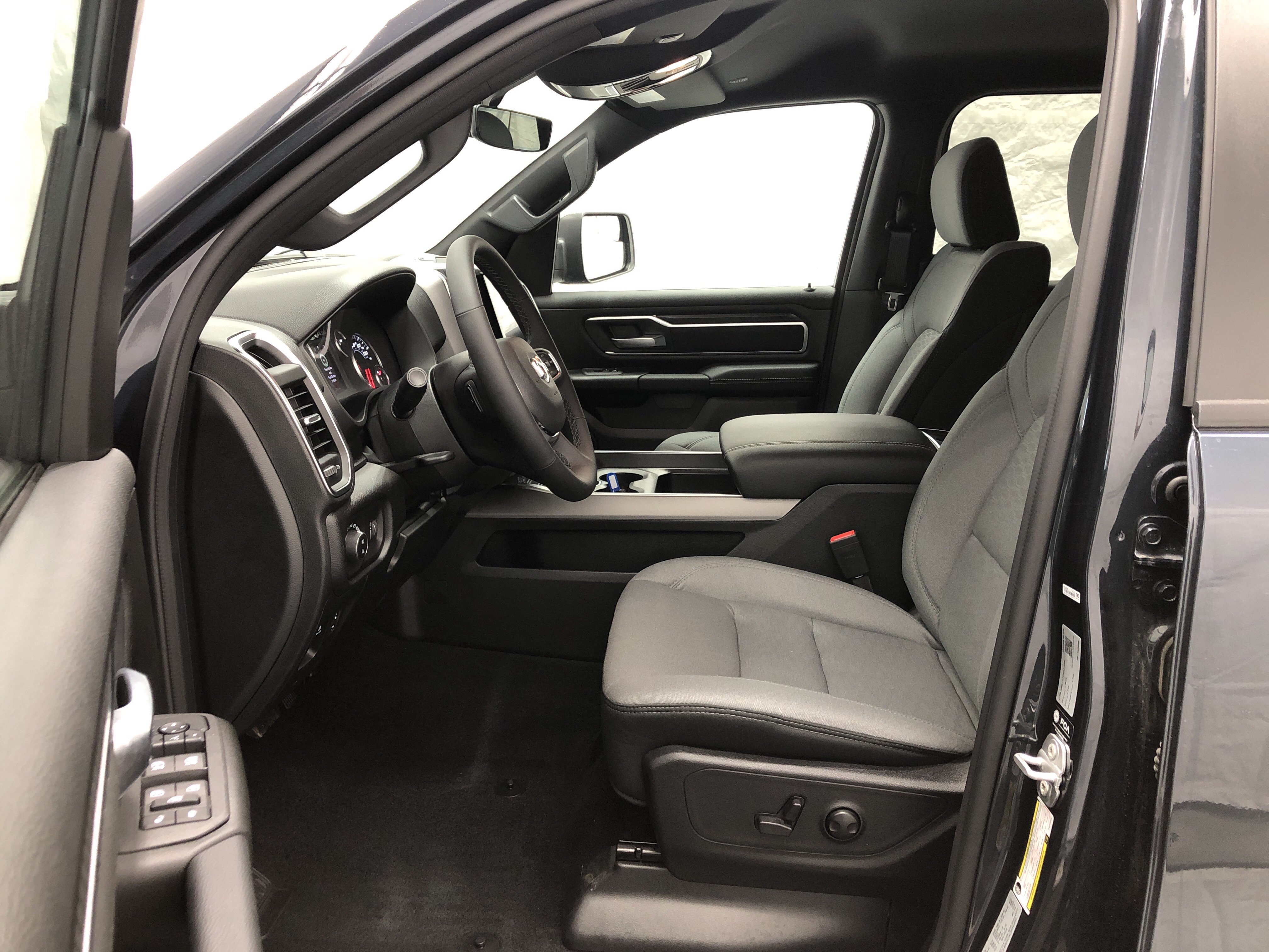 Certified 2025 RAM 1500 Big Horn AWD/4WD image 14