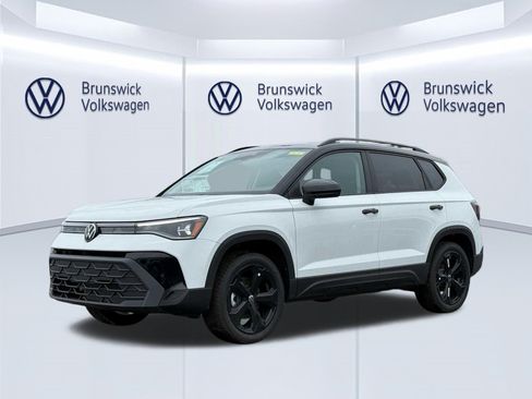New 2026 Volkswagen Taos SE AWD/4WD image 1