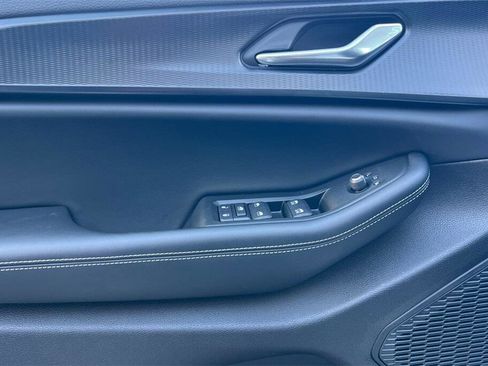 Used 2025 Jeep Grand Cherokee Altitude image 11