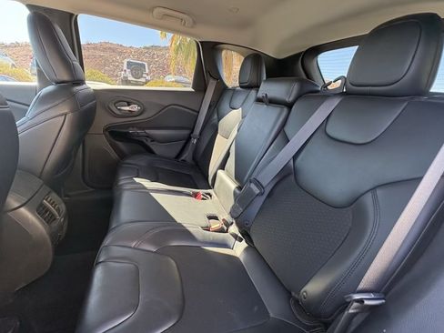 Used 2019 Jeep Cherokee Latitude Plus AWD/4WD image 10