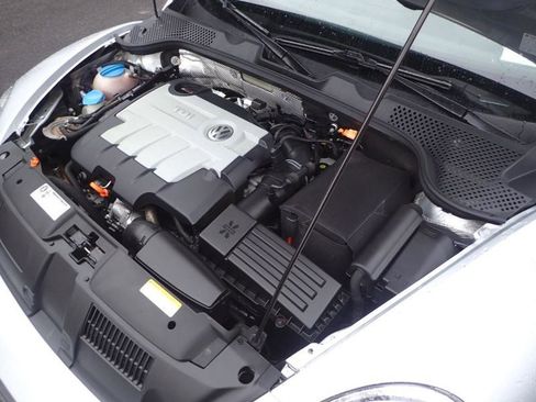 Used 2013 Volkswagen Beetle TDI FWD image 21