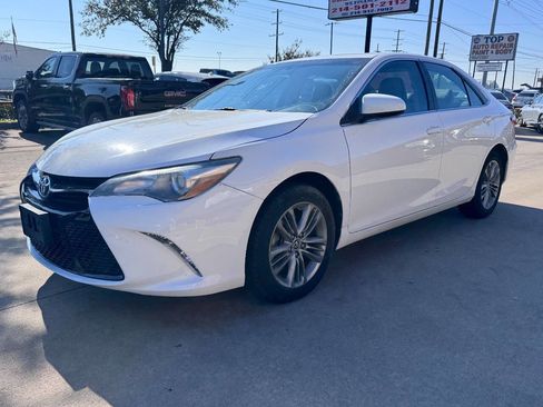 Used 2016 Toyota Camry SE FWD image 1