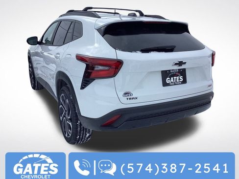 Used 2025 Chevrolet Trax RS w/ Sunroof Package image 8