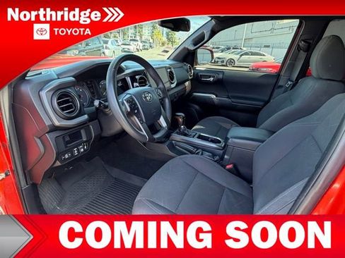 Used 2017 Toyota Tacoma TRD Sport w/ Tow Package RWD image 5