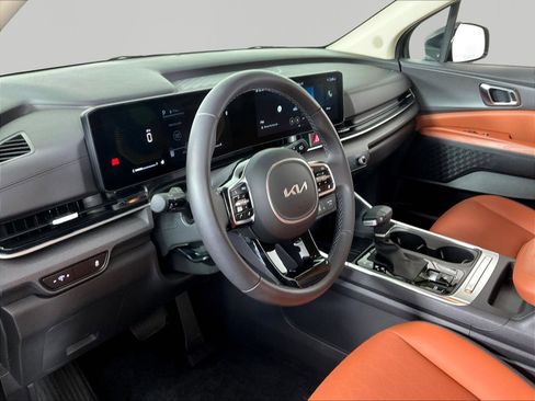 Used 2026 Kia Carnival EX FWD image 17