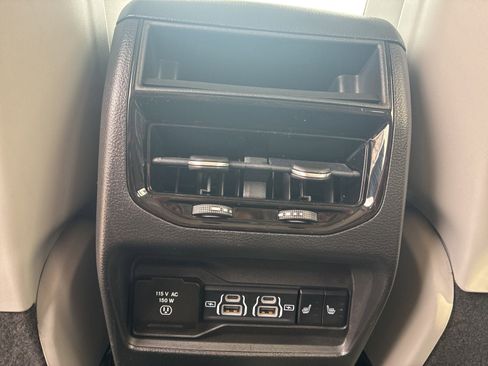 Used 2022 Jeep Grand Cherokee Overland AWD/4WD image 17