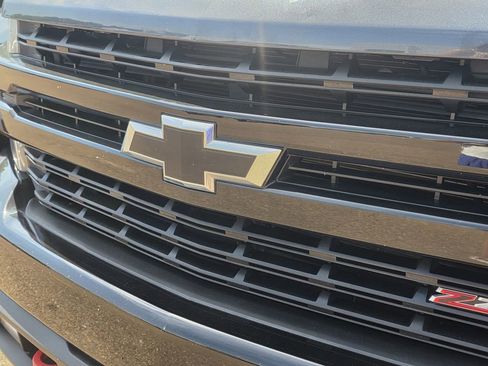 Used 2021 Chevrolet Silverado 1500 LT Trail Boss w/ Convenience Package II AWD/4WD image 5