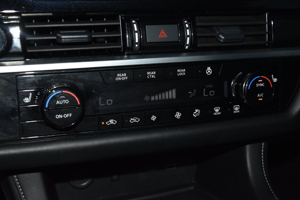 Used 2025 Nissan Pathfinder SL AWD/4WD image 13