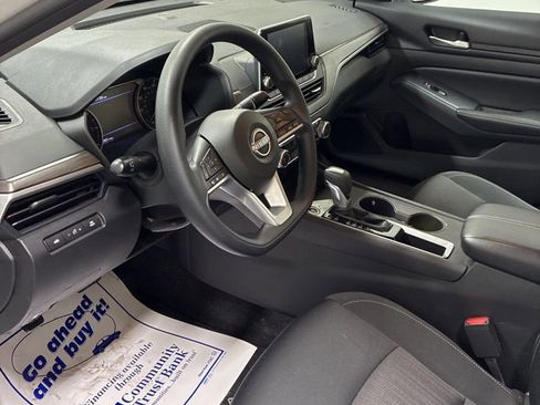Used 2025 Nissan Altima 2.5 SV FWD image 11