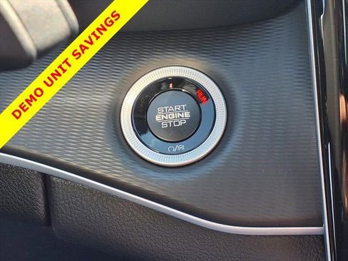 New 2025 Jeep Grand Cherokee 4WD image 8