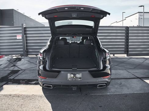 Used 2024 Porsche Cayenne Coupe image 14