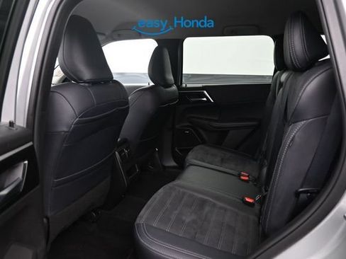 Used 2025 Mitsubishi Outlander SE AWD/4WD image 16