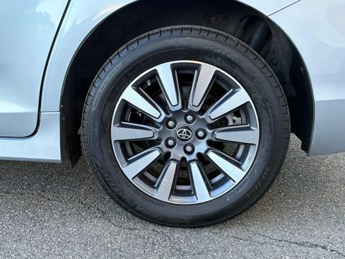 Used 2018 Toyota Sienna LE AWD/4WD image 34
