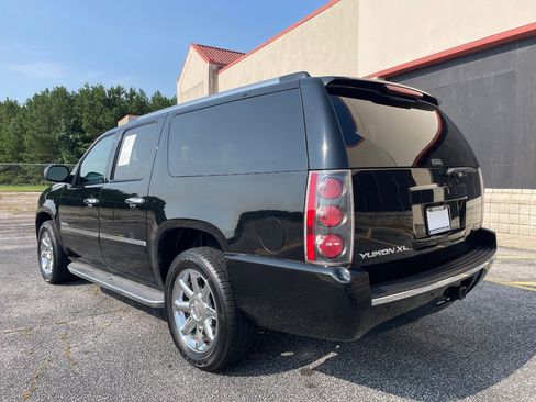 Used 2013 GMC Yukon XL Denali RWD image 8