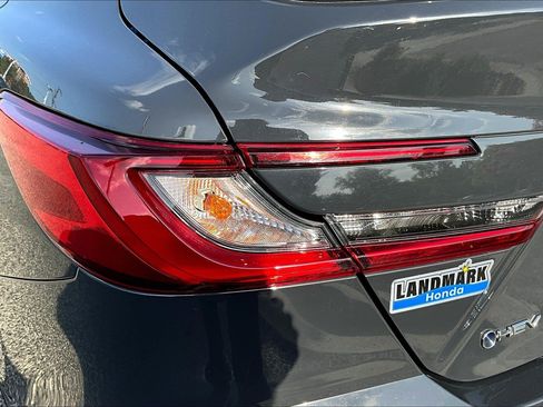 Used 2025 Toyota Camry SE FWD image 31