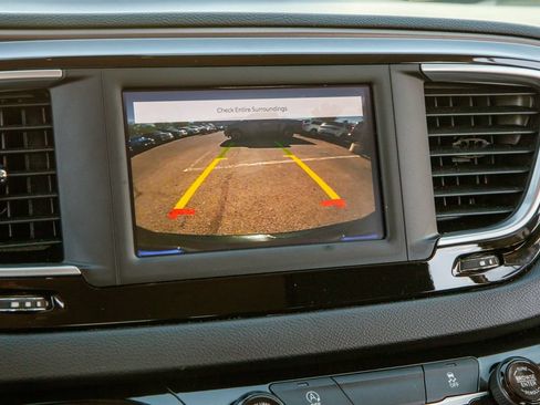 Used 2022 Chrysler Voyager LX FWD image 16