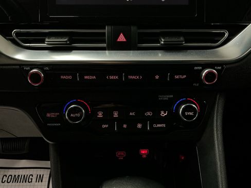 Used 2022 Kia Niro LXS w/ Digital Cluster Package image 24