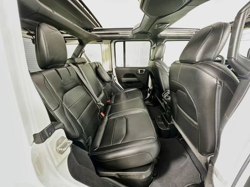 Used 2023 Jeep Wrangler Unlimited Sahara w/ Cold Weather Group AWD/4WD image 30