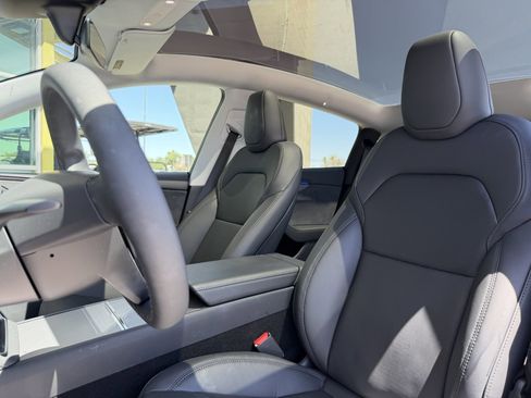 Used 2026 Tesla Model Y 2WD image 37