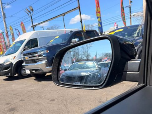Used 2025 Hyundai Venue SEL FWD image 29