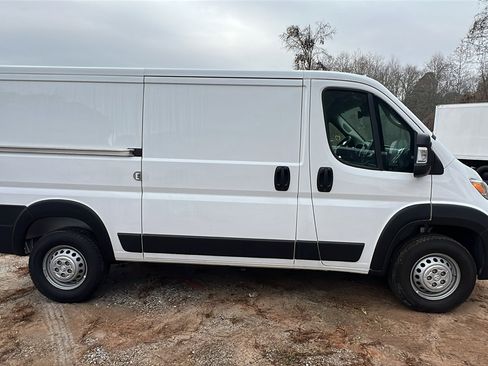 Used 2025 RAM ProMaster 2500 w/ Premium Convenience Group image 7