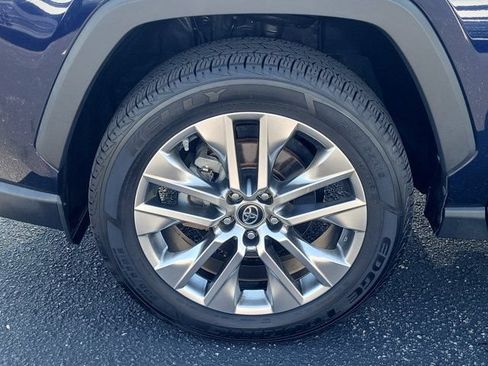 Used 2019 Toyota RAV4 XLE Premium w/ Cold Weather Package AWD/4WD image 30