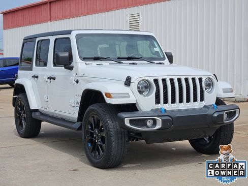 Used 2022 Jeep Wrangler Unlimited Sahara w/ Cold Weather Group AWD/4WD image 3