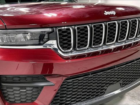 New 2025 Jeep Grand Cherokee Laredo X w/ Luxury Tech Group I image 38