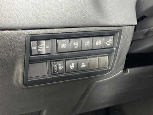 Used 2023 Toyota Tundra Limited AWD/4WD image 16