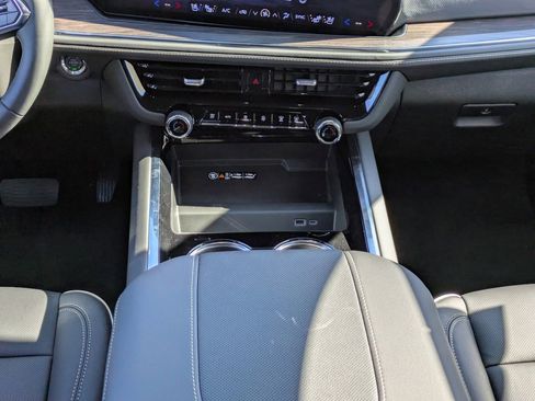 New 2026 Chevrolet Suburban Premier image 21