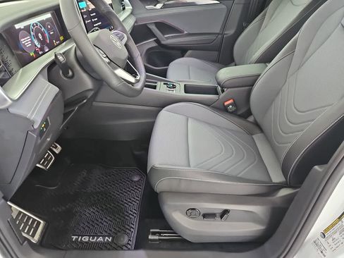 New 2026 Volkswagen Tiguan SE R-Line AWD/4WD image 16