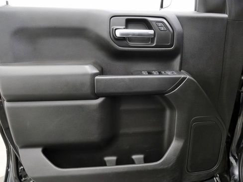 Used 2019 Chevrolet Silverado 1500 Custom w/ Custom Value Package image 12