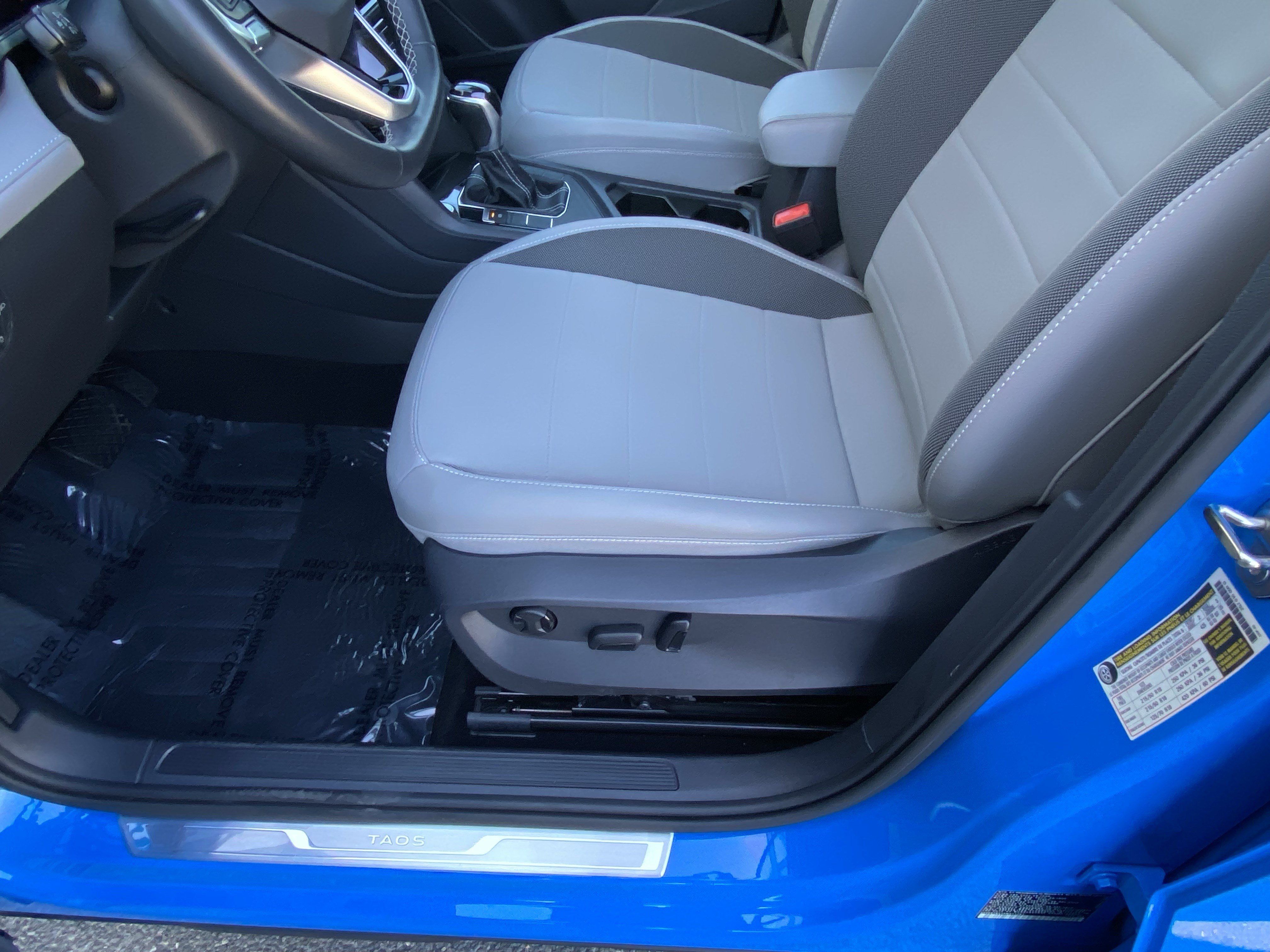 Certified 2023 Volkswagen Taos SE w/ Panoramic Sunroof Package FWD image 35